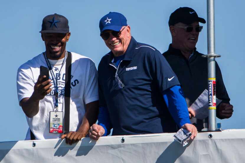 Actor and comedian Jamie Foxx (left) laughs with Dallas Cowboys owner Jerry Jones and Dallas...