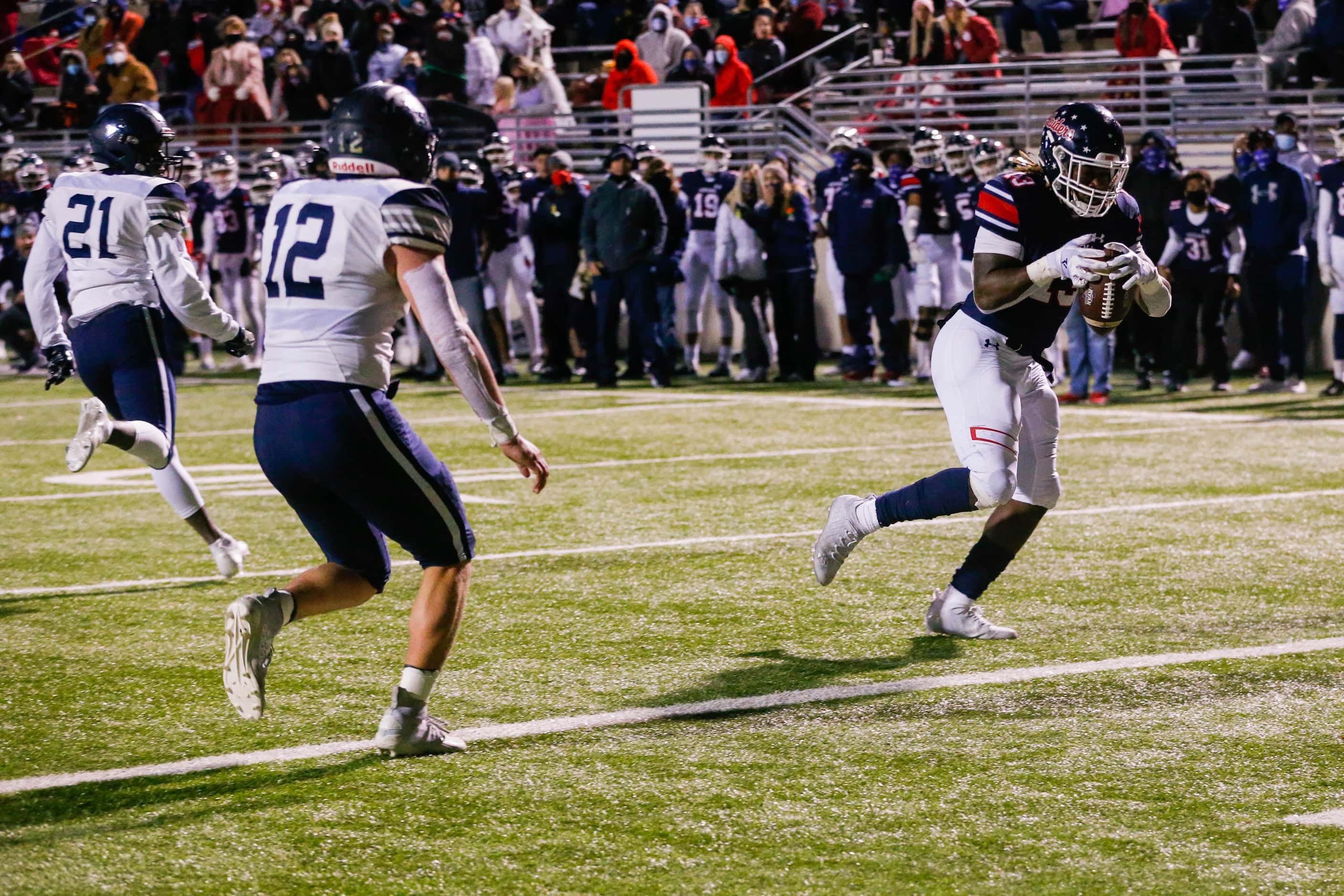 Denton Ryan's running back Keori Hicks runs in for a touchdown after catching a pass during...