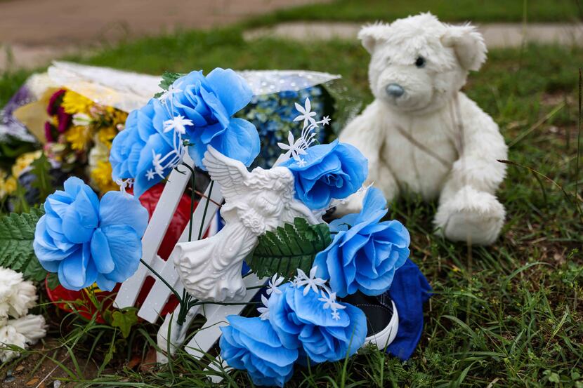 A makeshift memorial on Saddleridge Drive in Dallas on Monday, May 17, 2021, rests near...