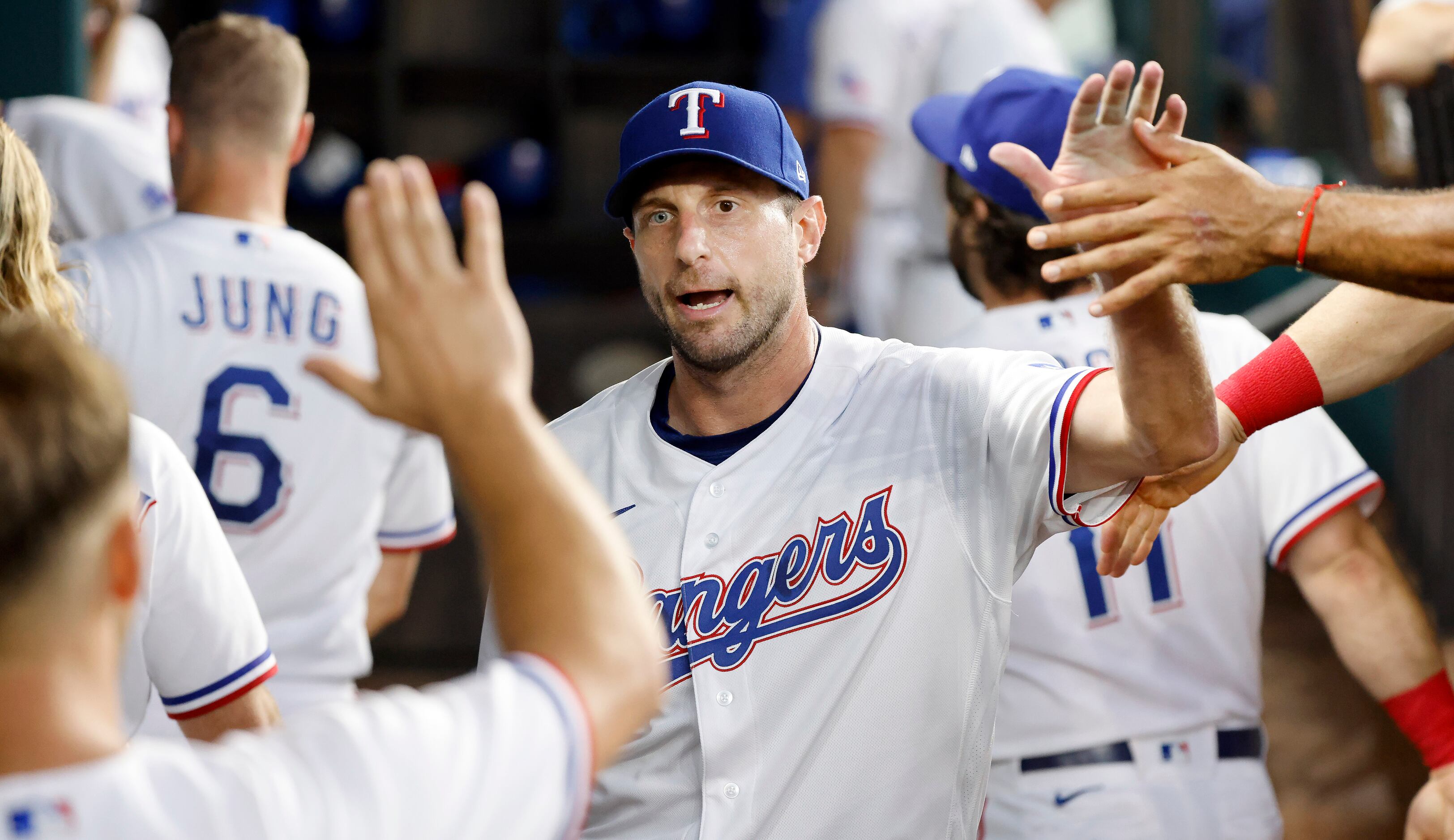 Max Scherzer strikes out 9 in Rangers' debut, win