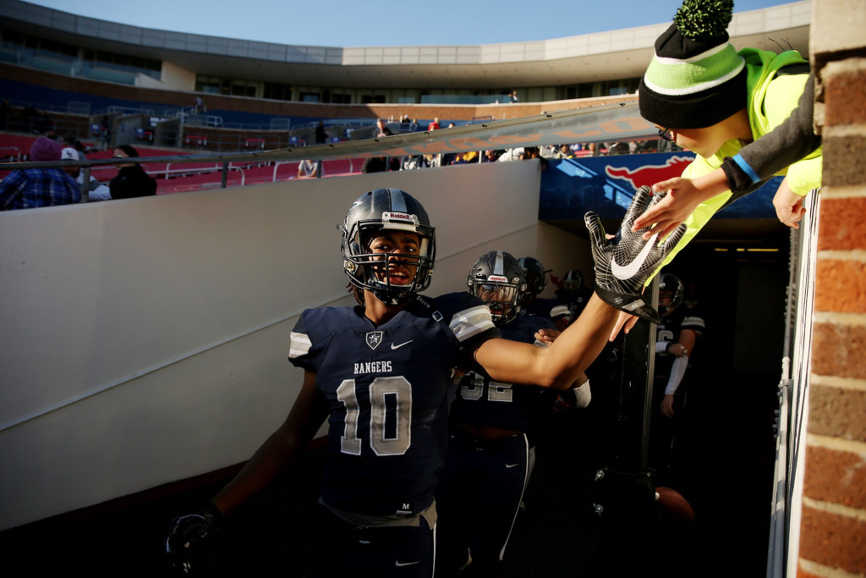 Frisco Lone Star wide receiver Kavika Pittman (10) enters the field for the second half...