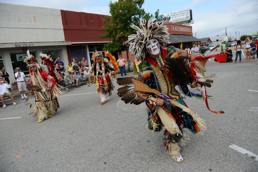 Santa Fe Days features performances by American Indian dancers and singers.