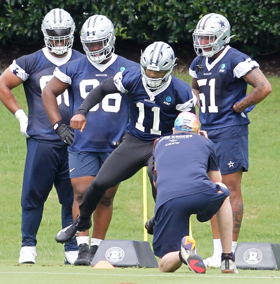 Dallas Cowboys linebacker Micah Parsons (11), center, negotiates his way through an agility...