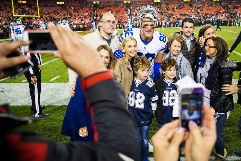 Dallas Cowboys tight end Jason Witten (82) poses for a photo with members of his family on...