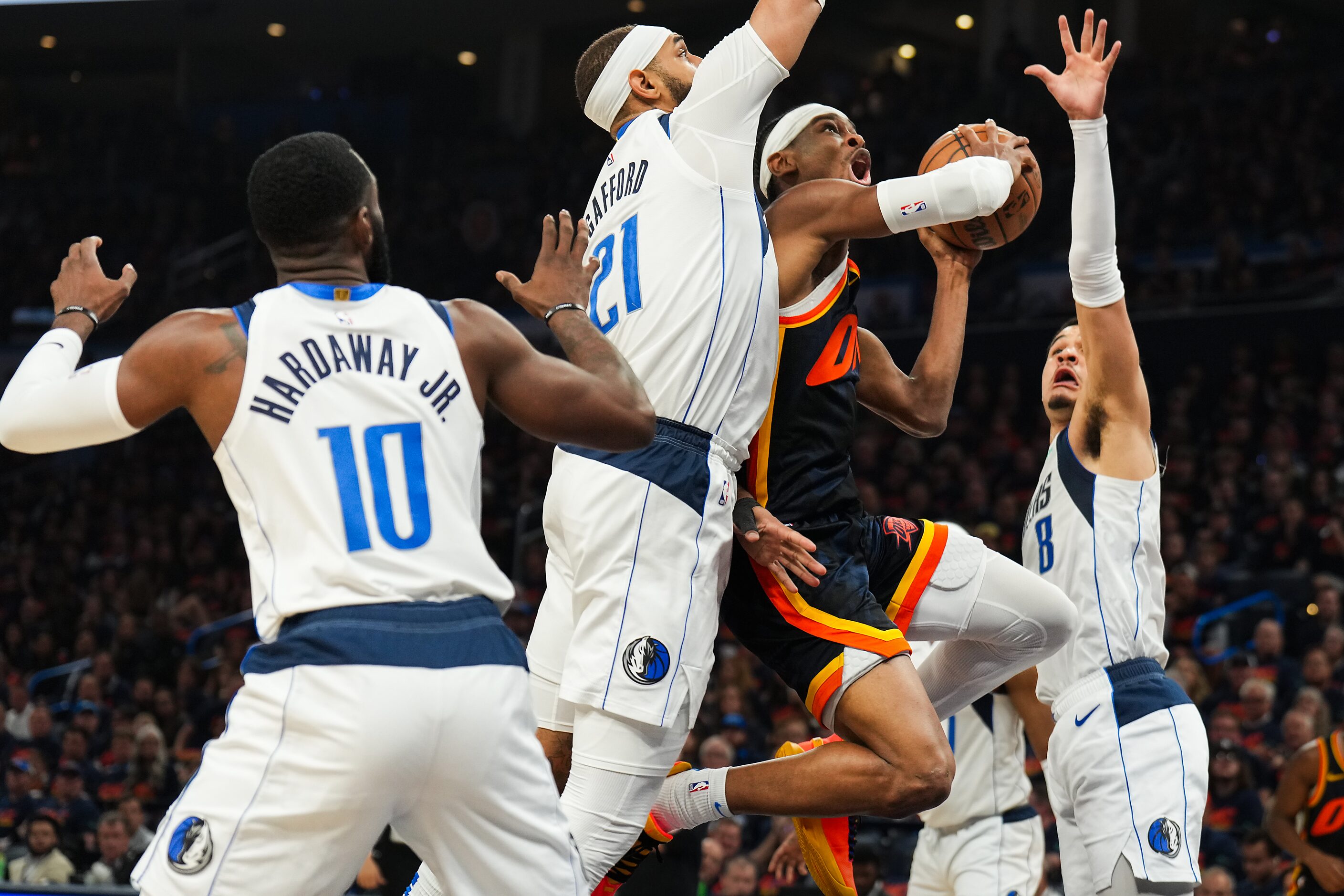 Oklahoma City Thunder guard Shai Gilgeous-Alexander (2) drives to the basket between Dallas...