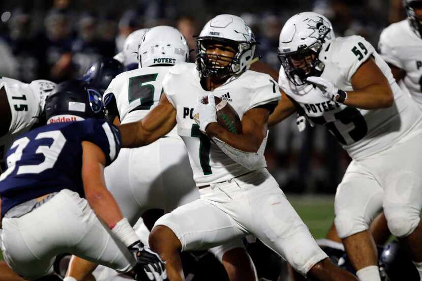 Mesquite Poteet's Seth McGowan (7) picks up a first down during the first half of their high...