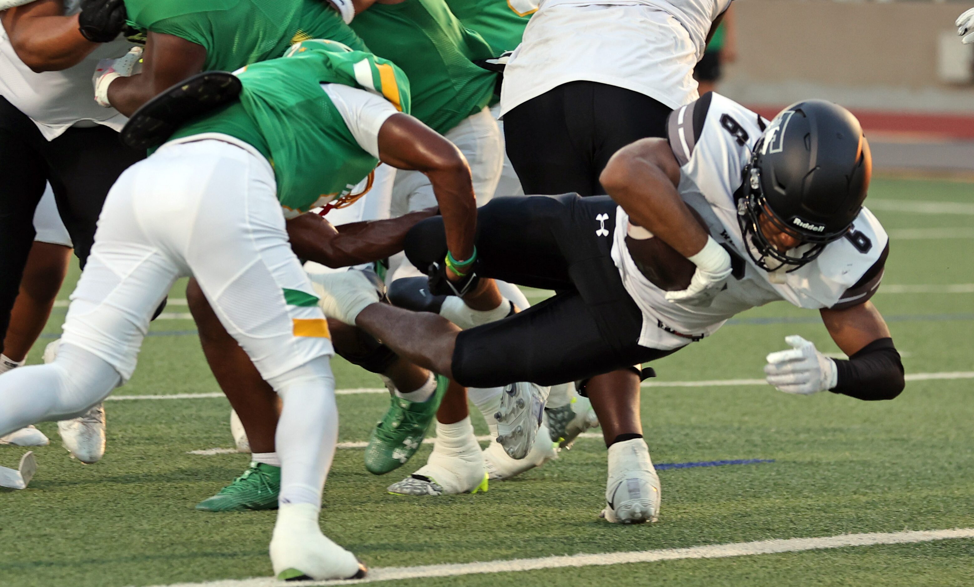 Mansfield Timberview RB Jaylon Woods (6) dives into the end zone for the team’s second...