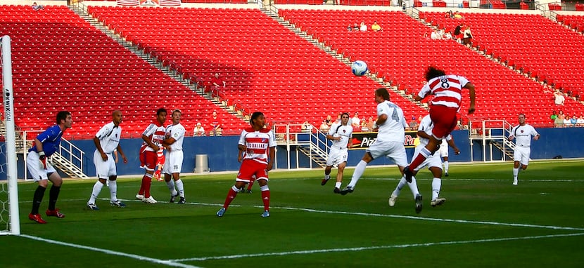 Juan Toja heads towards goal against Atlanta Silverbacks in the 2007 US Open Cup at Pizza...
