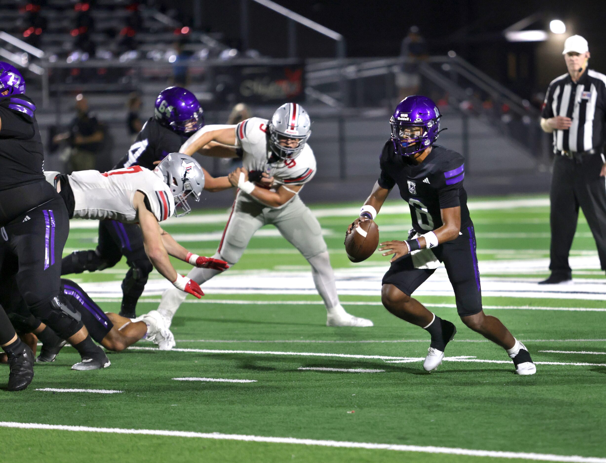 Anna player #8 Ziondre Williams runs the ball during the Lovejoy High School at Anna High...