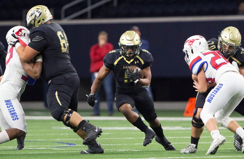 Birdville running back Laderrious Mixon (9) makes a run through the Grapevine defense during...