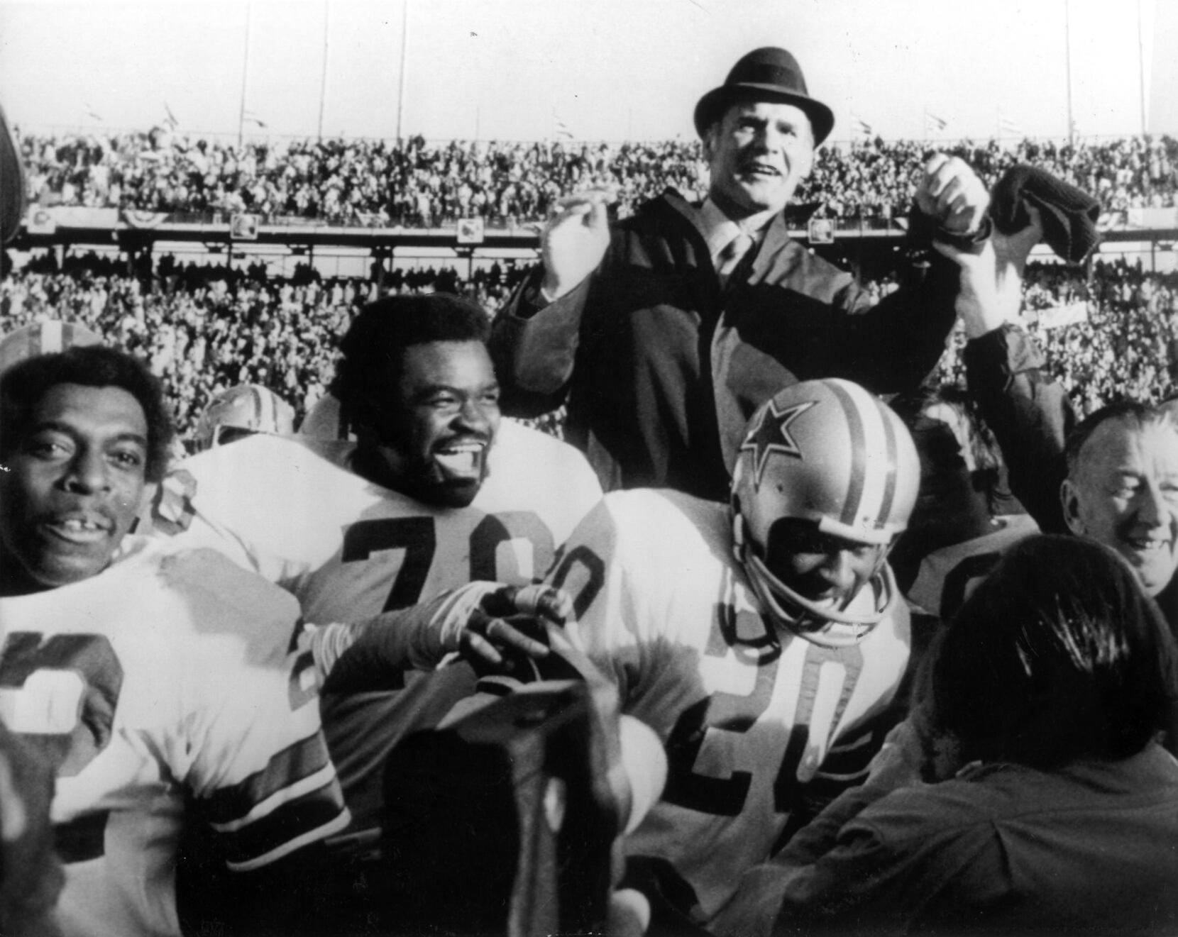 Quarterback Don Meredith of the Dallas Cowboys drops back to pass News  Photo - Getty Images