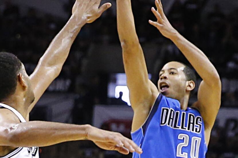 Dallas Mavericks guard Devin Harris (20) puts up a shot in the NBA Western Conference...