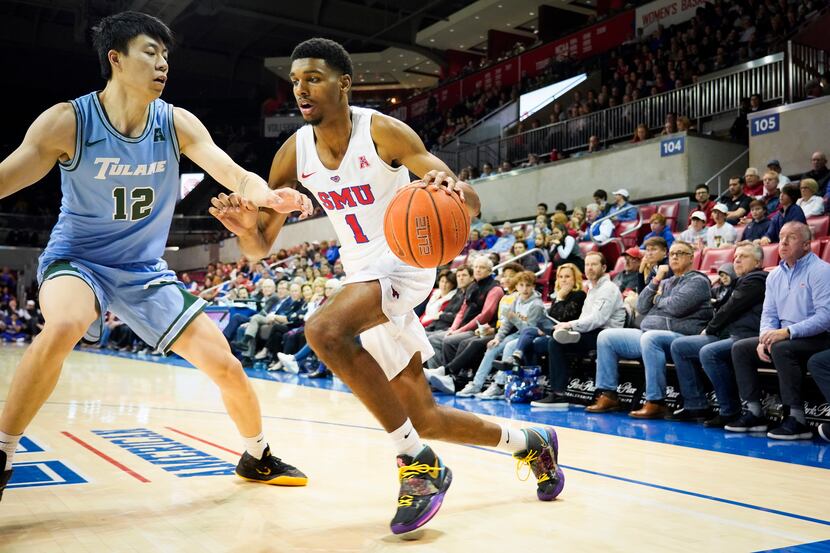 SMU forward Feron Hunt (1) dribbles around Tulane forward Kevin Zhang (12) during the second...