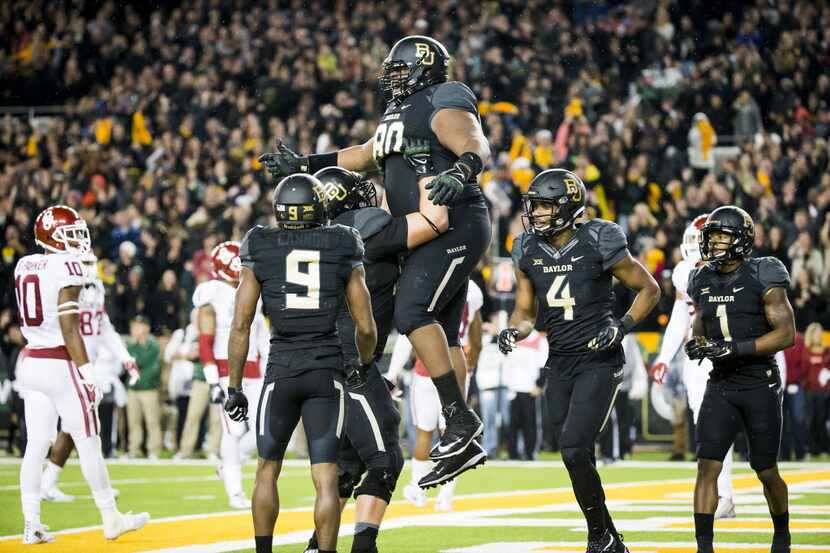 Baylor Bears tight end LaQuan McGowan (80) celebrates after scoring on a 5-yard touchdown...