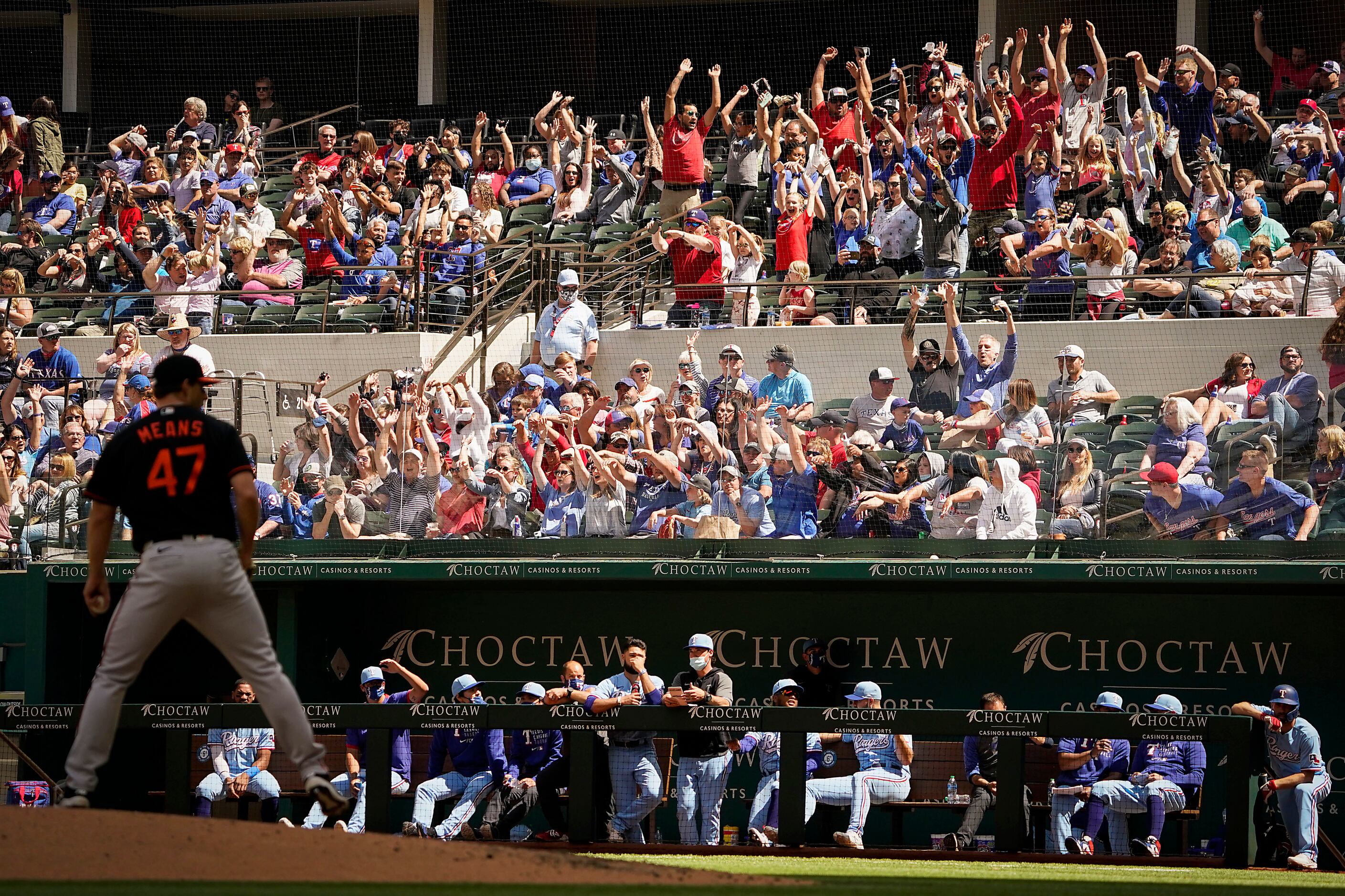 As fans pack into Globe Life Field, Texas Rangers aren't strongly enforcing  their own mask policy