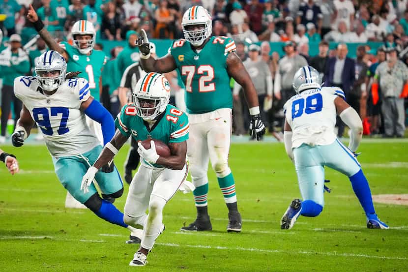 Miami Dolphins wide receiver Tyreek Hill (10) picks up ten yards on  third down play to the...