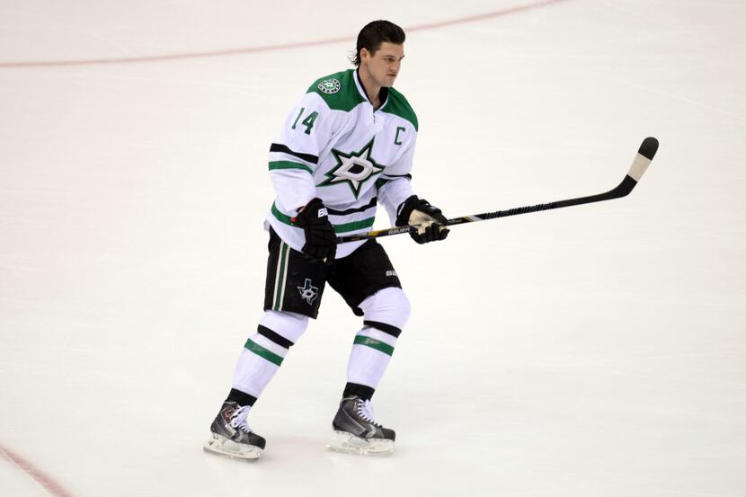 Jan 6, 2014; Uniondale, NY, USA; Dallas Stars left wing Jamie Benn (14) warms up before...