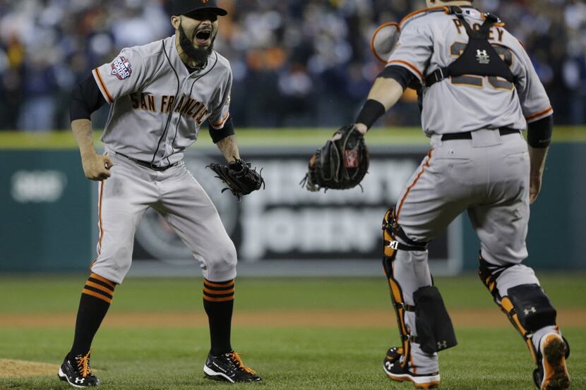 Marco Scutaro's 10th-inning RBI helps Giants complete sweep, claim