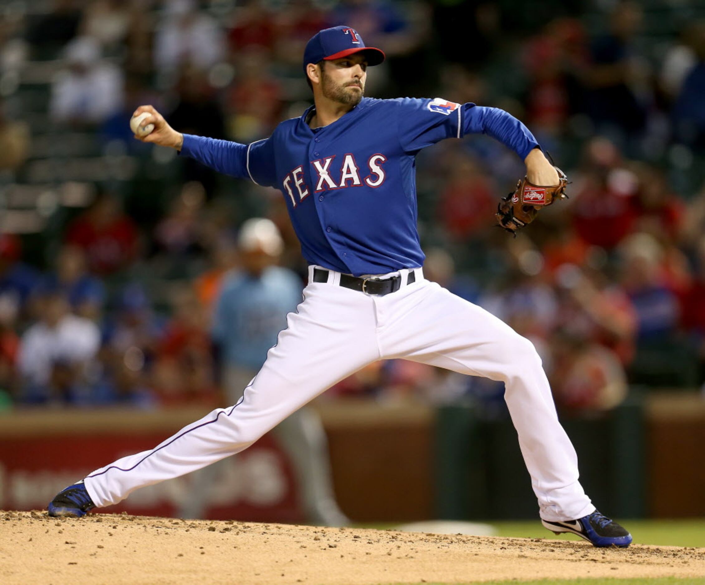 MLB pitcher battles cancer, never quits