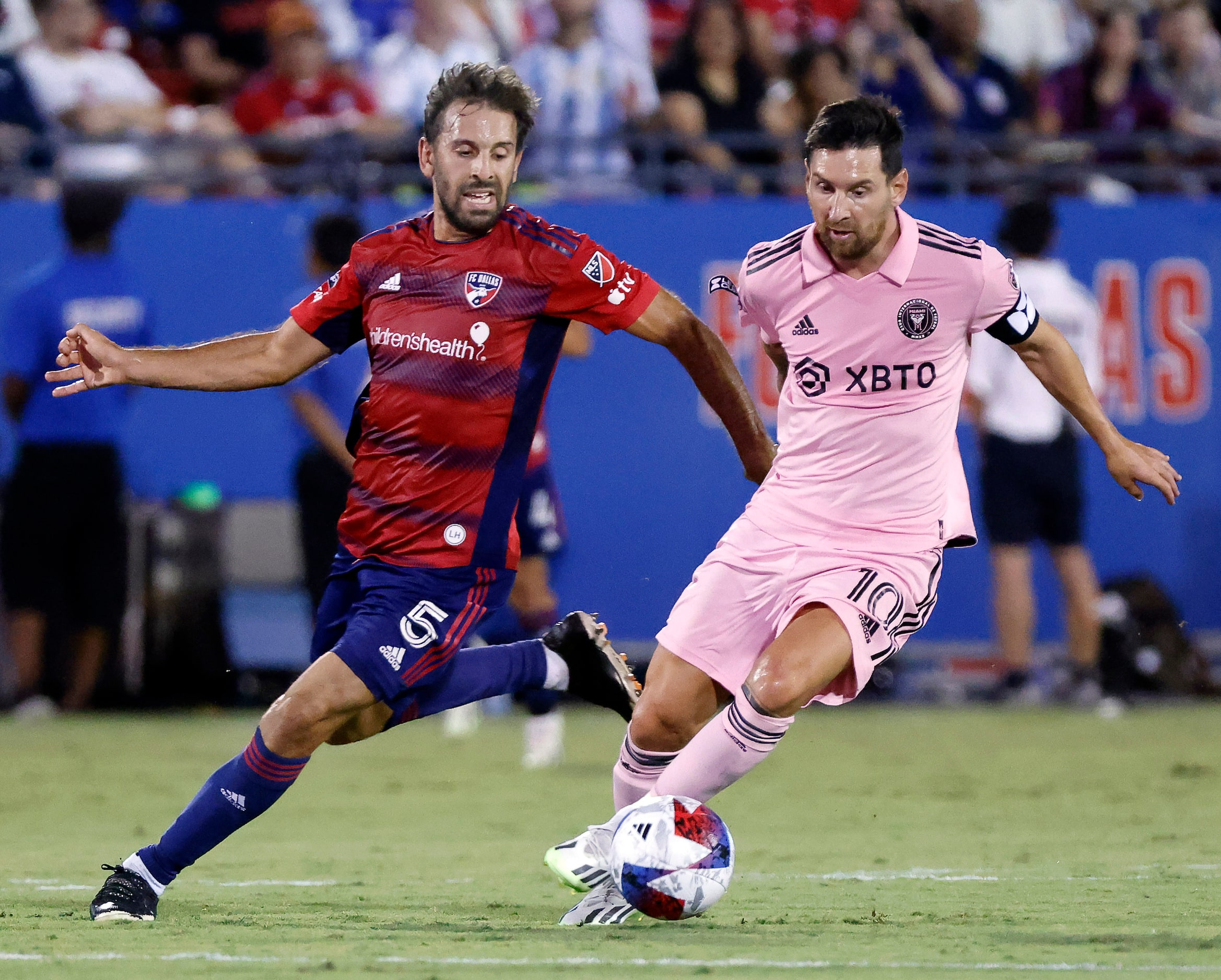 FC Dallas midfielder Facundo Quignon (5) disrupts the charge by Inter Miami forward Lionel...