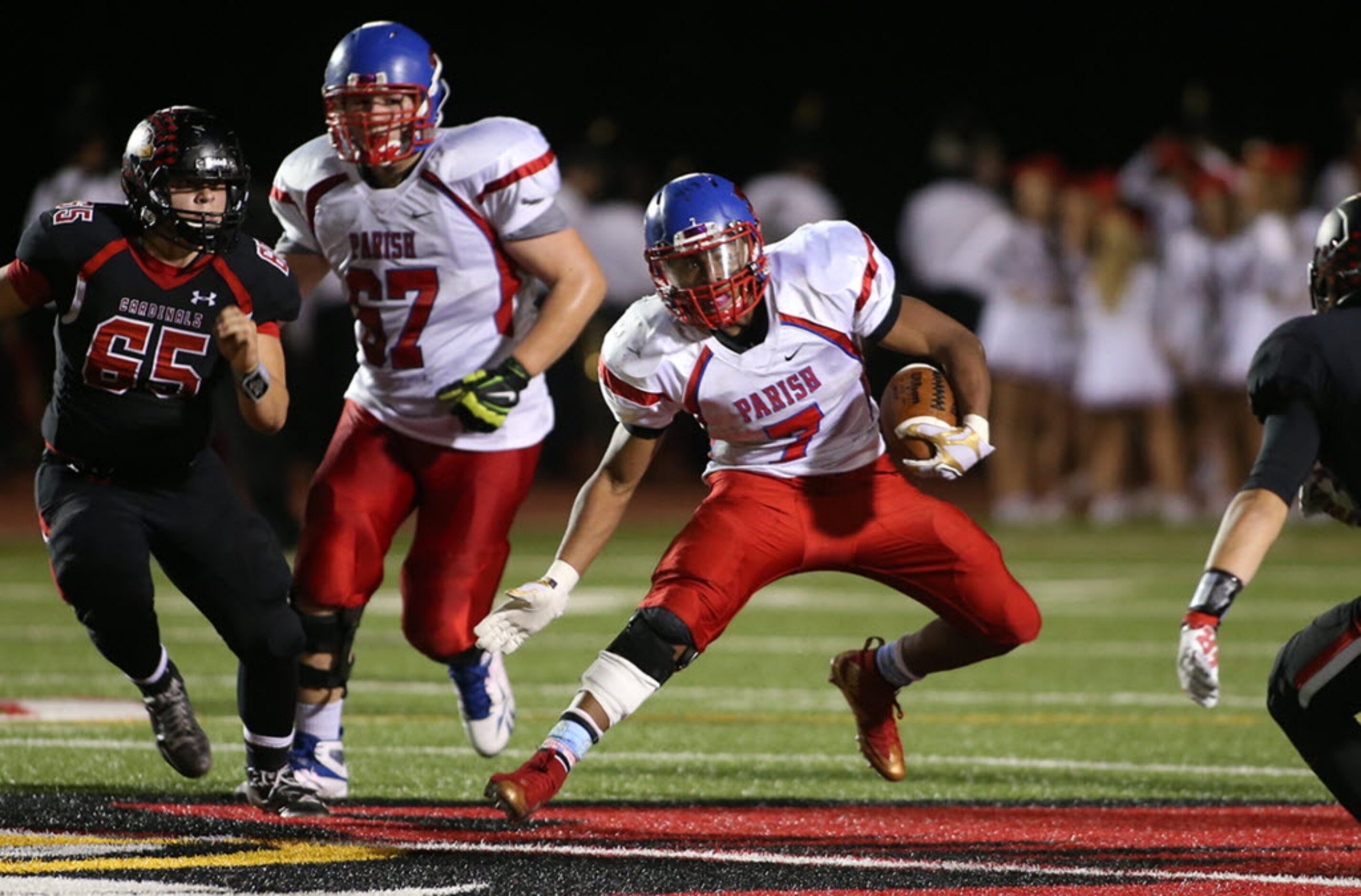 Parish Episcopal’s Dominic Williams (7) runs for a 70 yard touchdown, that was called back,...