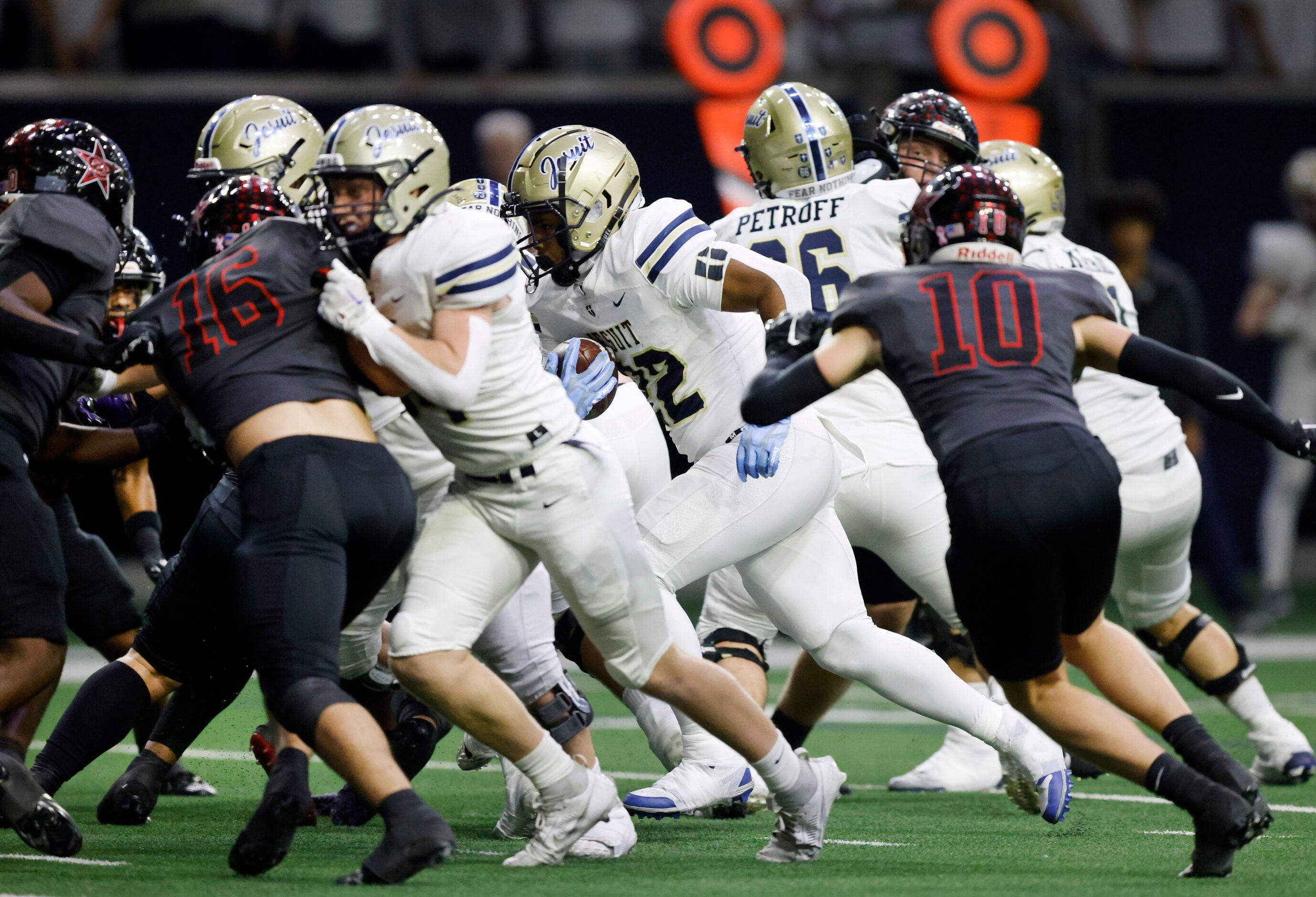 Jesuit running back Zane Williams (22) scores a second quarter touchdown against Coppell in...