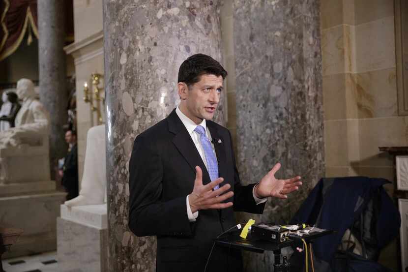 El presidente de la Cámara de Representantes, Paul Ryan, habla a favor del proyecto...