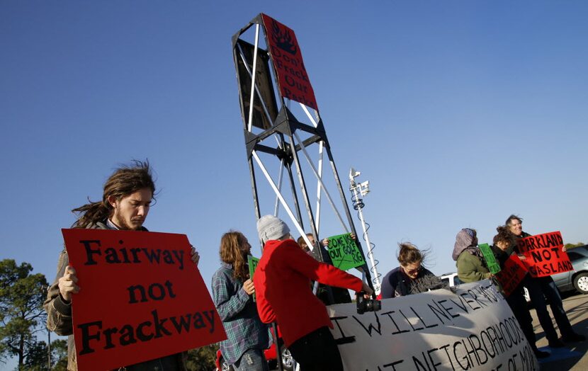 Protesters demonstrated at the parking lot during the city of Dallas' Luna Vista Golf Course...