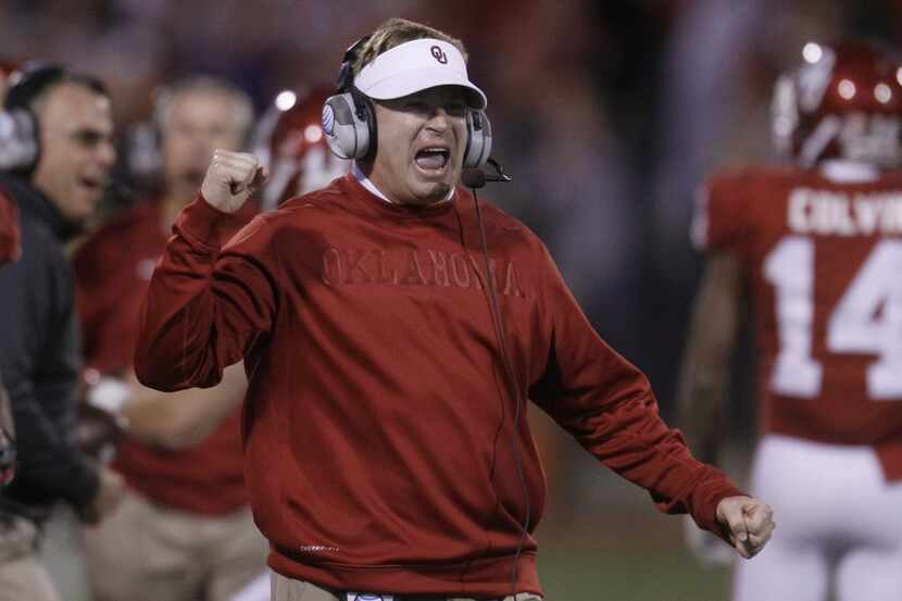 Oklahoma defensive coordinator Mike Stoops during an NCAA college football game against...