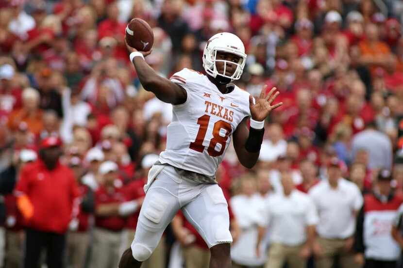 Texas quarterback Tyrone Swoopes throws pass against Oklahoma during a game Saturday, Oct....