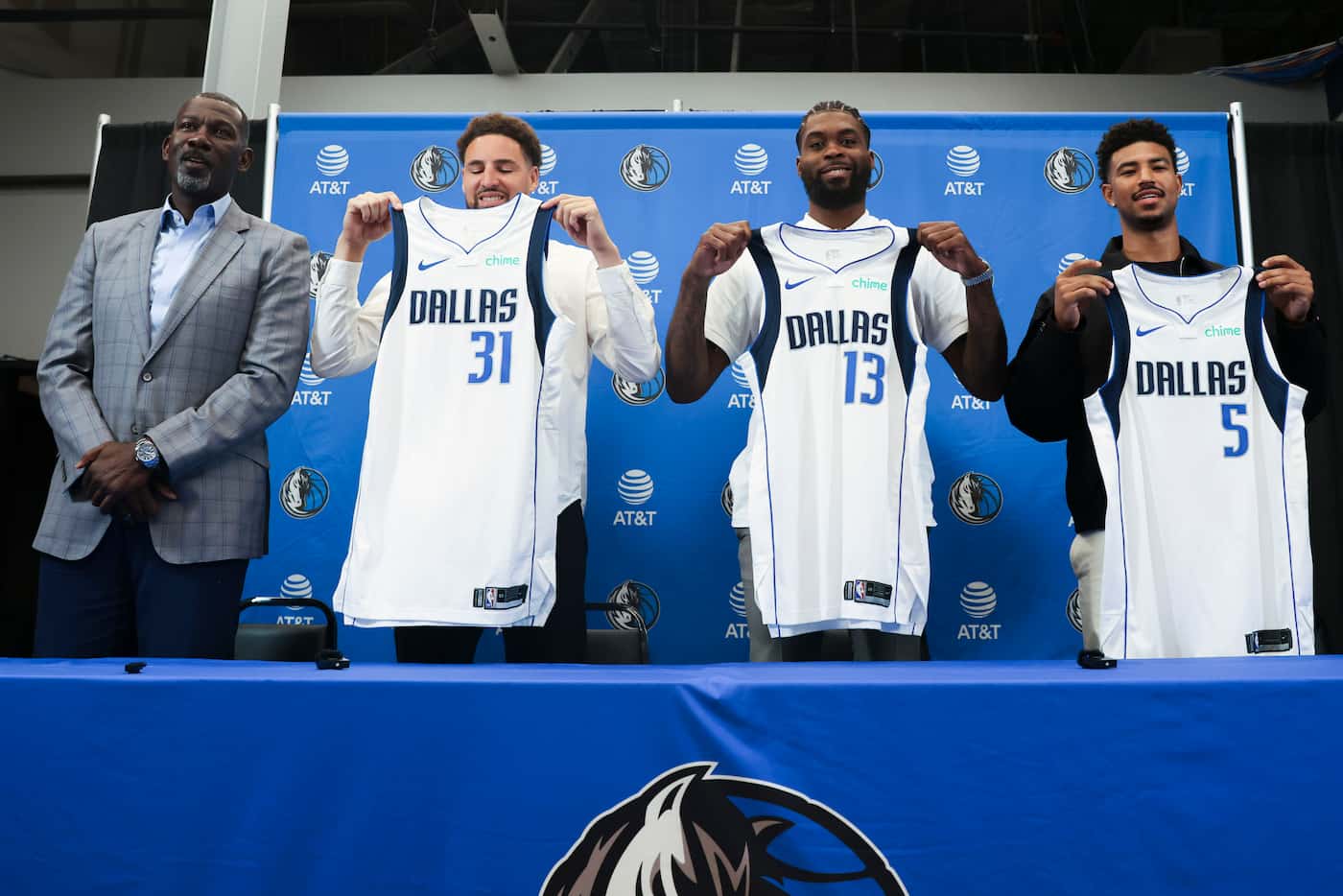 From left, Dallas Mavericks Vice President of Basketball Operations and Assistant General...