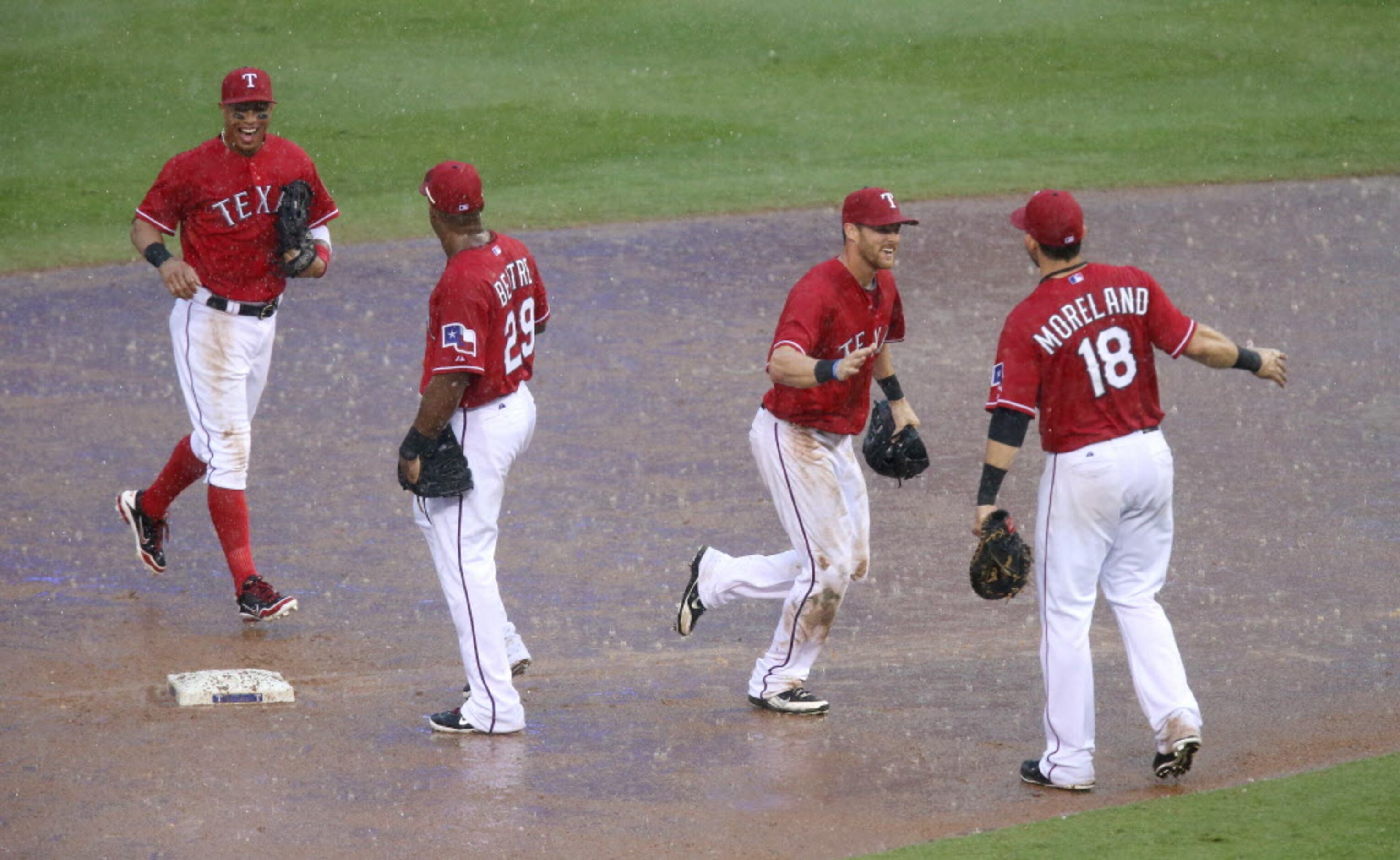 Former White Sox and current Texas Rangers A.J. Pierzynski, Alex Rios still  love Chicago