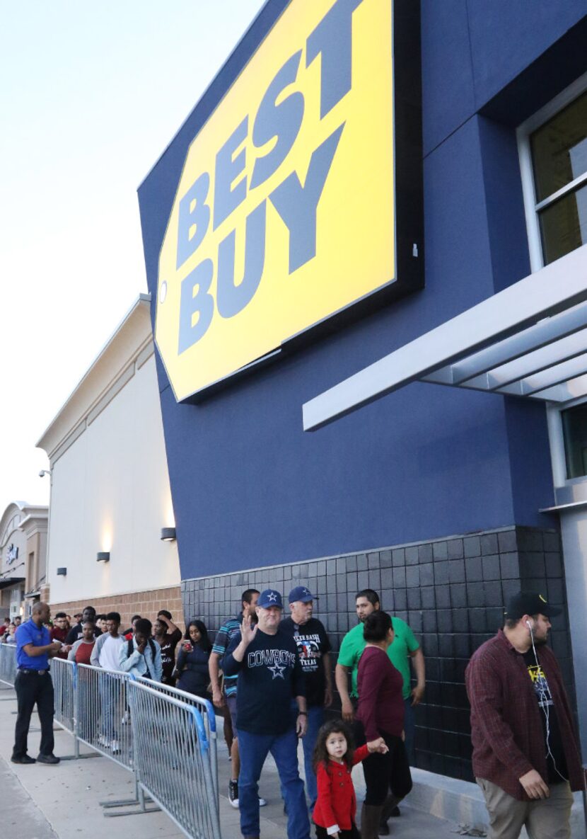 Kenny Goldman of Duncanville waved as he headed into Best Buy on Thanksgiving Day. Wonder if...