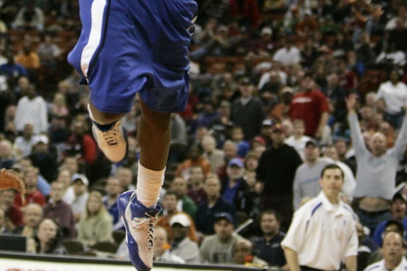 ORG XMIT: *S192FE3B5* 3/8/08--Boys UIL State Basketball--North Crowley guard Willie Warren...