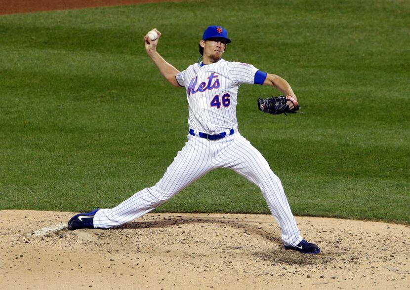 Oct 31, 2015; New York City, NY, USA; New York Mets relief pitcher Tyler Clippard throws in...