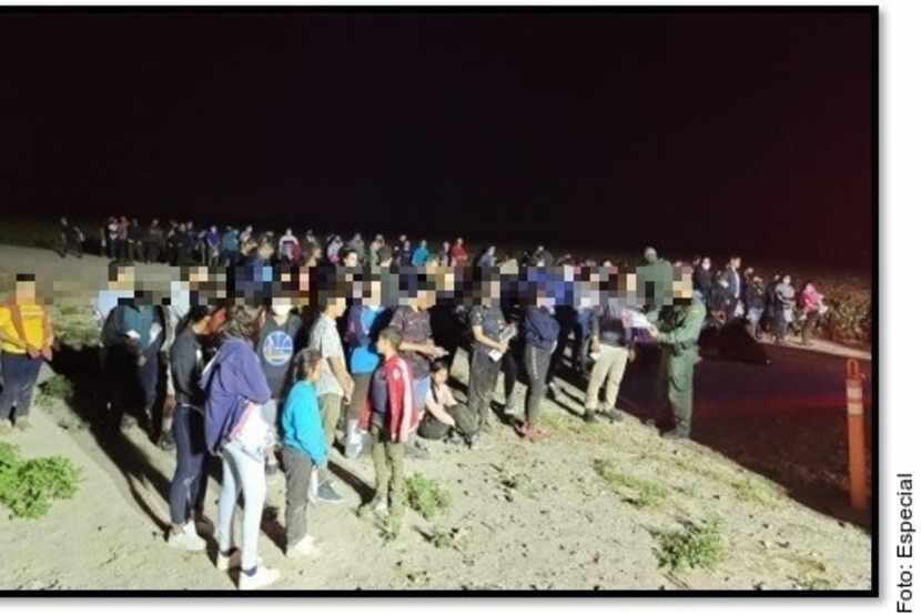 Un grupo de 110 migrantes indocumentados fue detectado cerca del poblado La Grulla, en...
