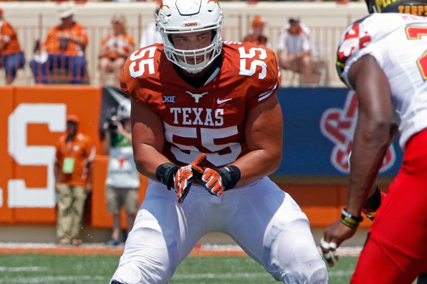 Texas offensive lineman Connor Williams (55) looks to block during the second half of an...