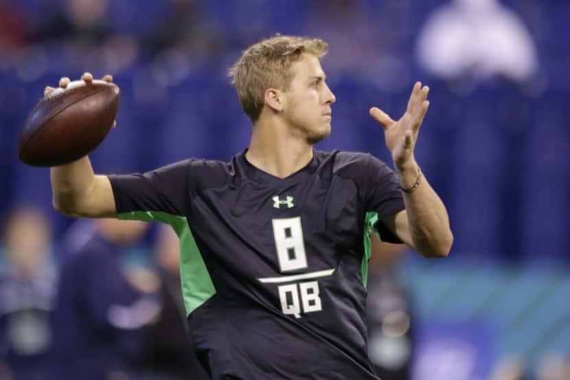 California quarterback Jared Goff throws during a drill at the NFL football scouting combine...