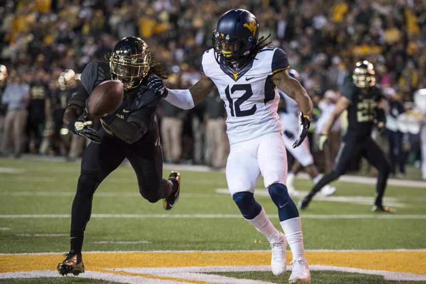Baylor Bears cornerback Joe Williams (22) breaks up a pass intended for West Virginia...