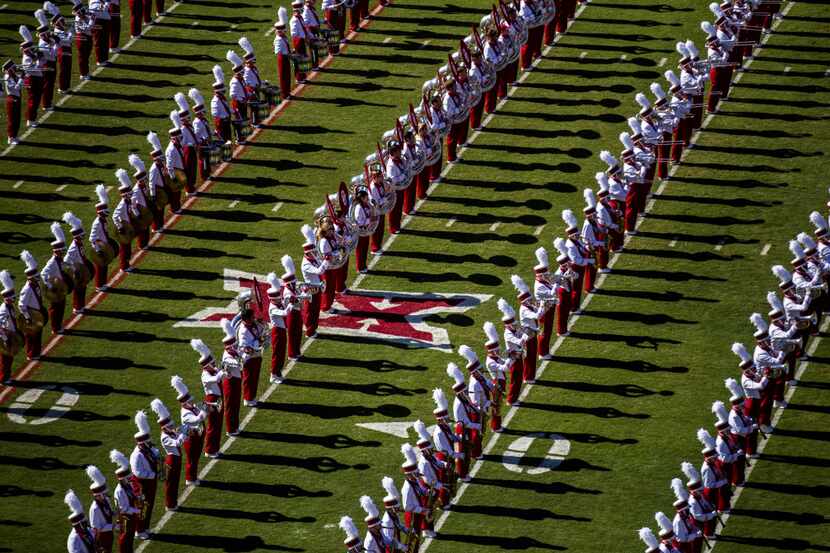 The Oklahoma Sooners band takes the field before the 2016 AT&T Red River Showdown between...