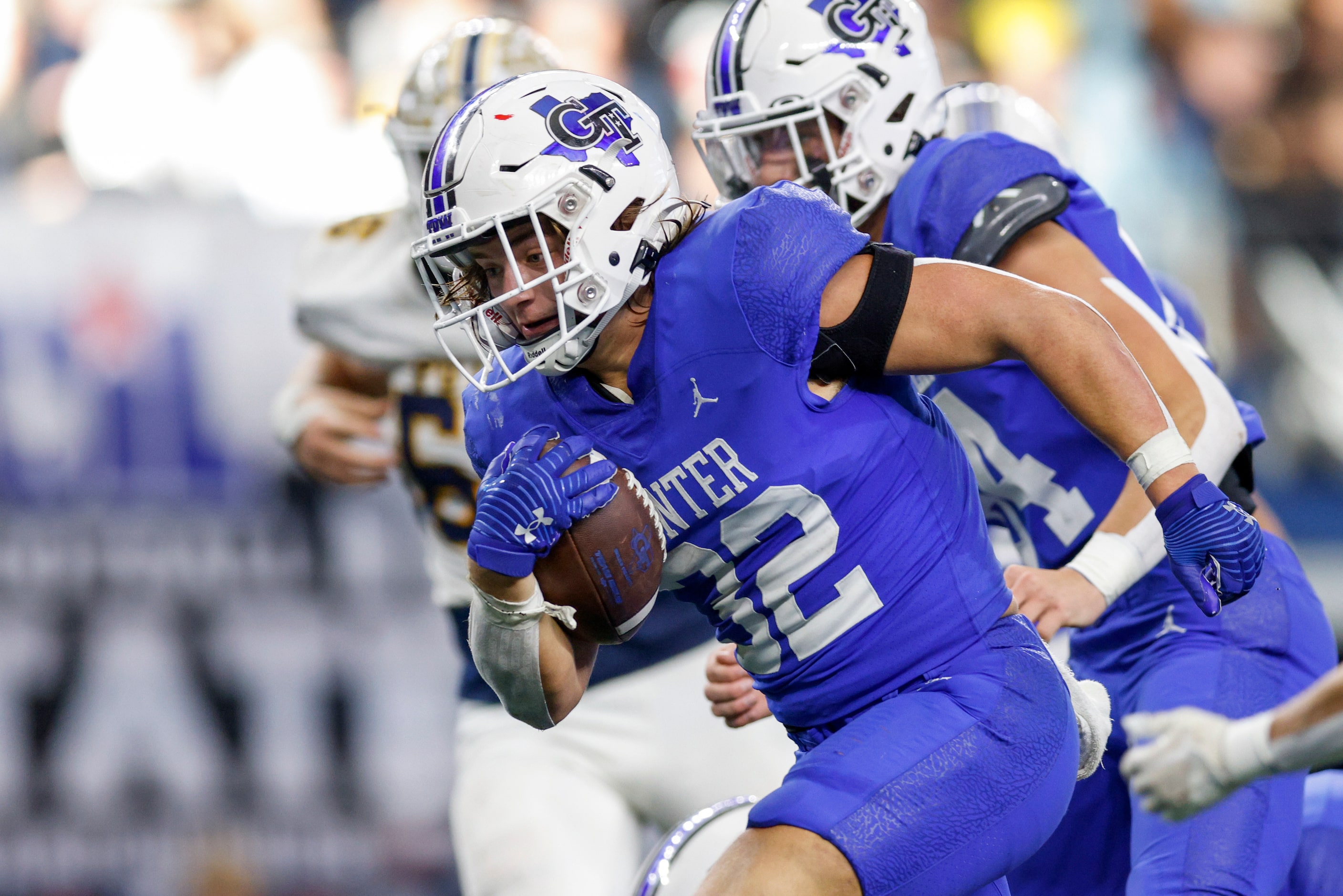 Gunter running back Ashton Bennett (32) runs for an 11-yard touchdown during the first half...