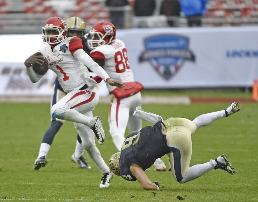 Houston wide receiver Greg Ward Jr. (1) avoids a tackle by Pitt defensive back Ray Vinopal...