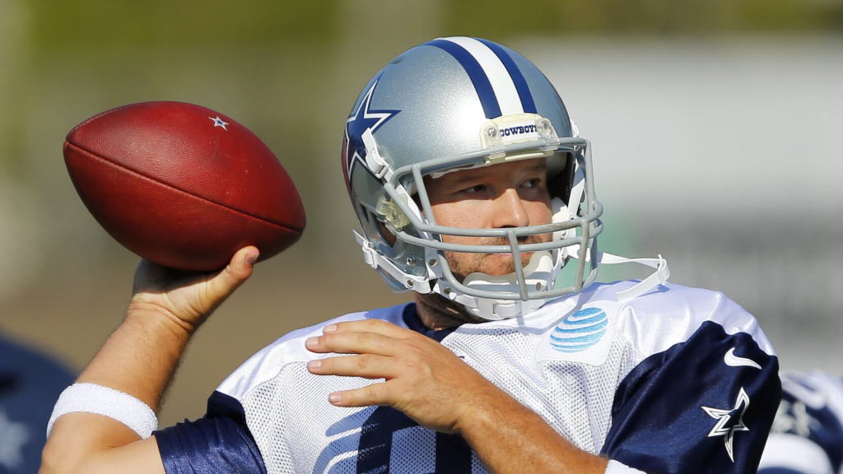 Now in the role of mentoring young QBs, Cowboys' Tony Romo recalls his first  preseason game