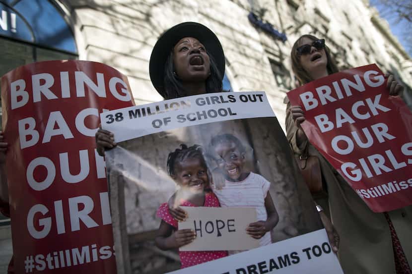 Mujeres protestan en Londres por el secuestro de niñas en Nigeria en 2015. Un informe de la...