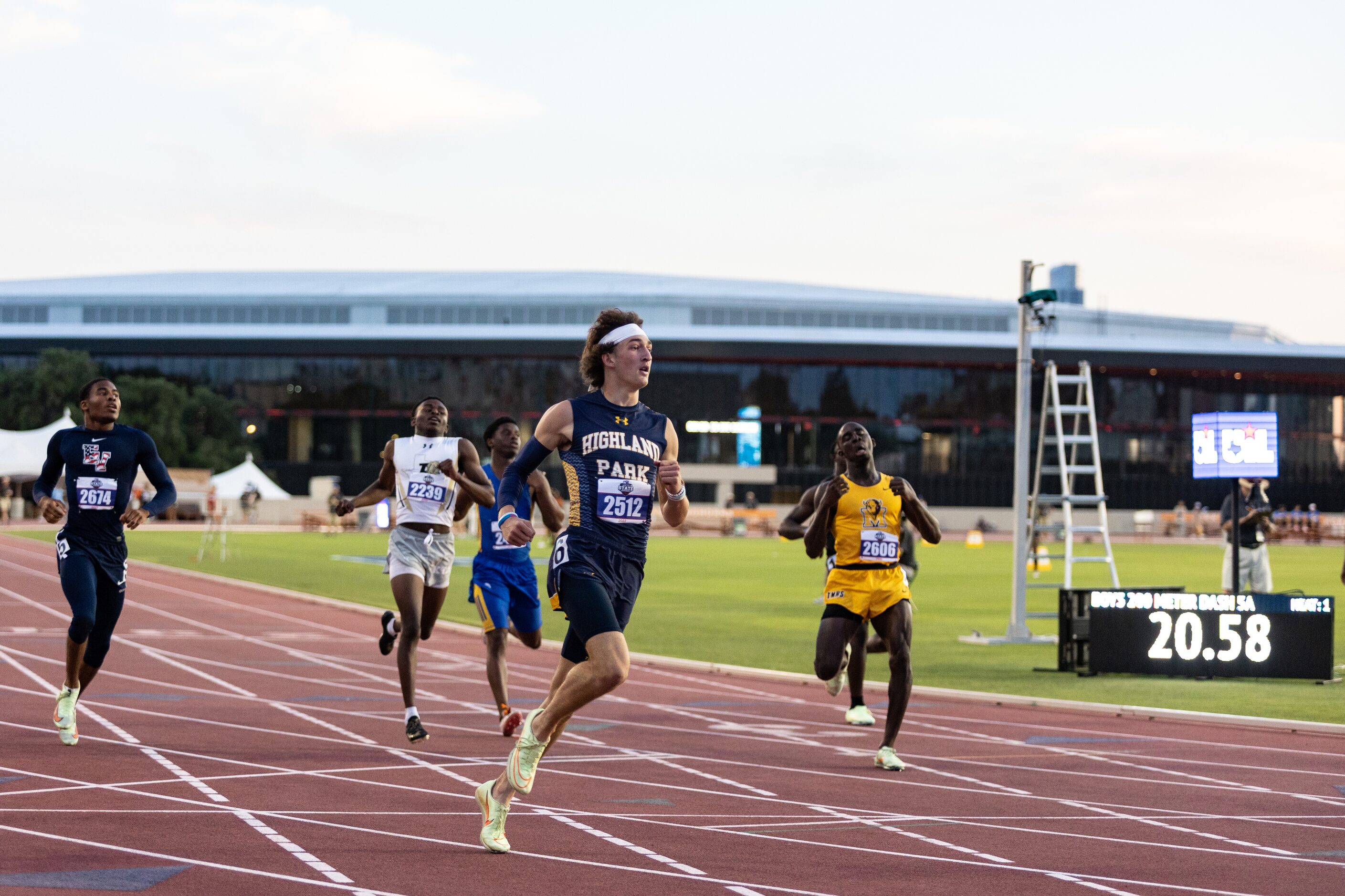 John Rutledge of Dallas Highland Park looks to the scoreboard for official times after the...