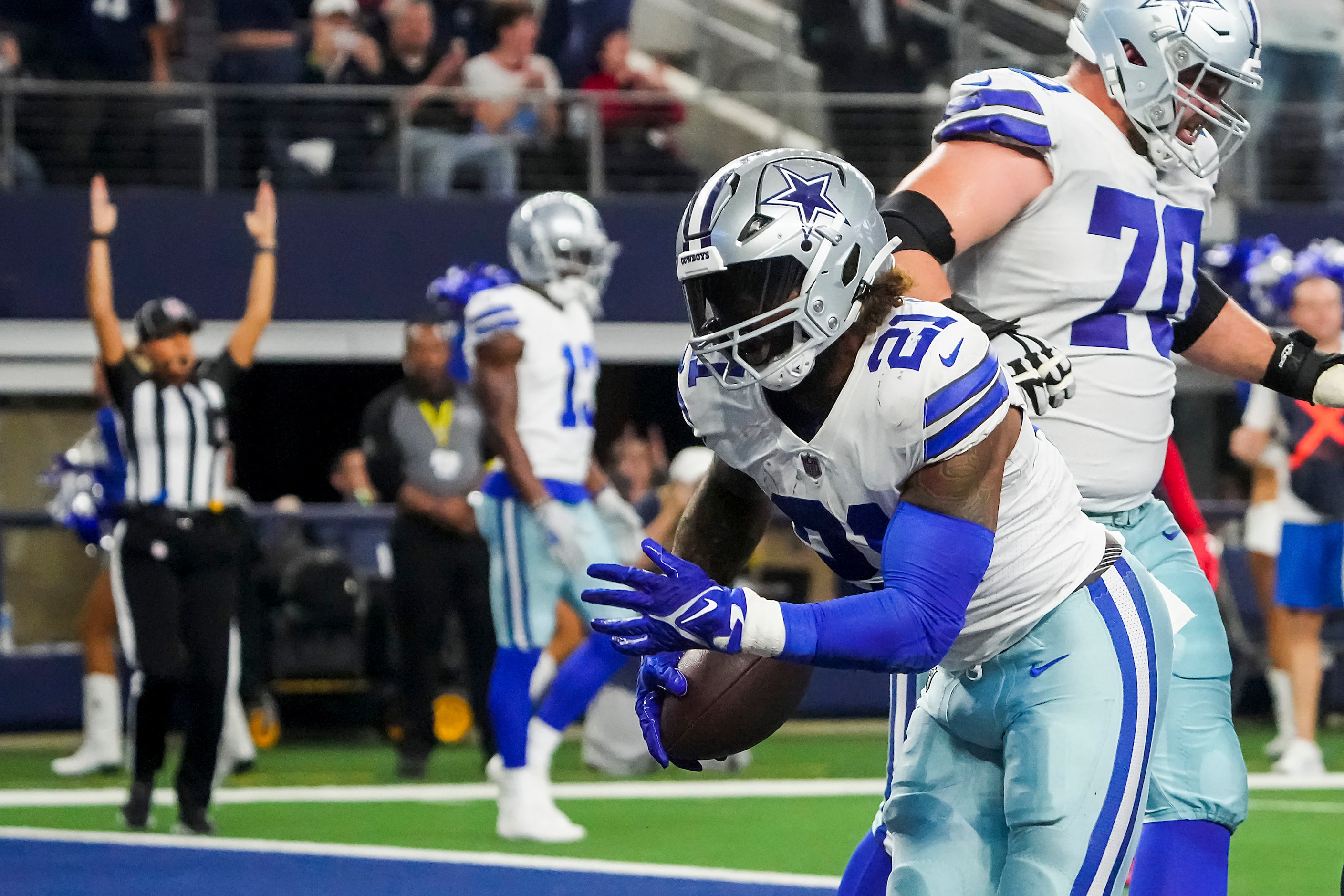 Dallas Cowboys running back Ezekiel Elliott (21) celebrates after scoring game-winning...