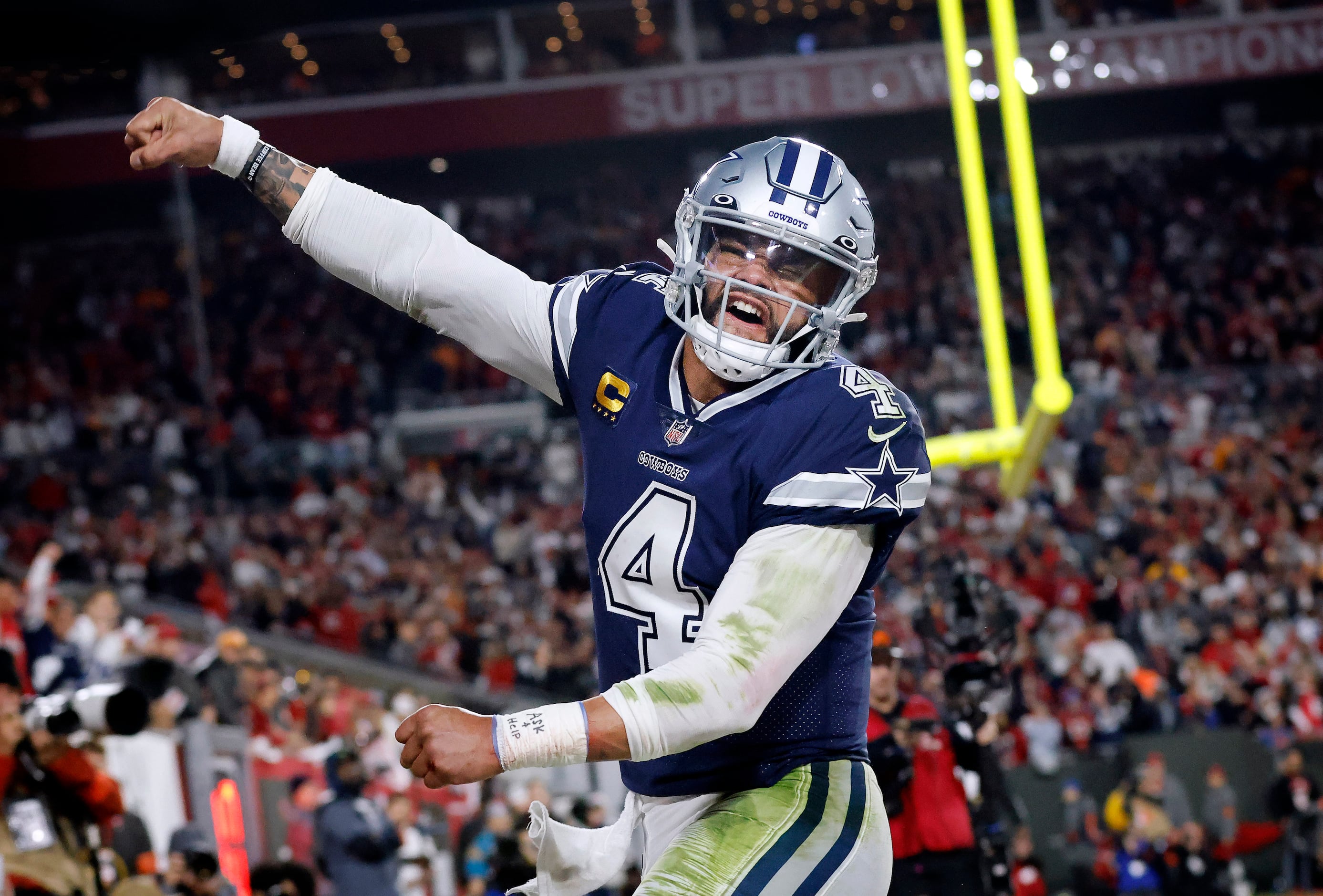 Dak Prescott bows down to Cooper Rush before taking job back from