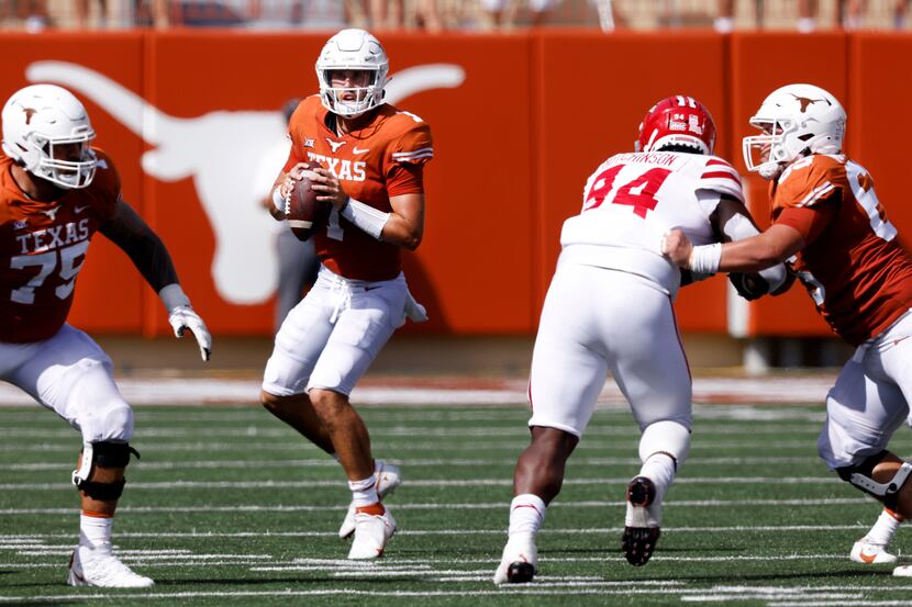 Texas Longhorns quarterback Hudson Card (1) drops back to pass against the...