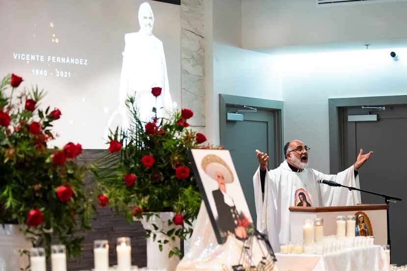 Monseñor Alfredo García presidió la ceremonia para celebrar la vida y obra de Vicente...