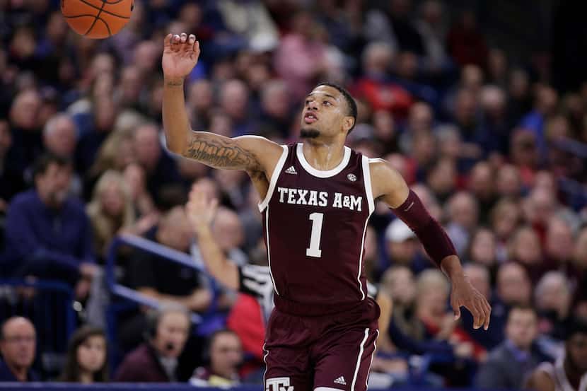Texas A&M guard Savion Flagg (1) goes after the ball during the second half of an NCAA...